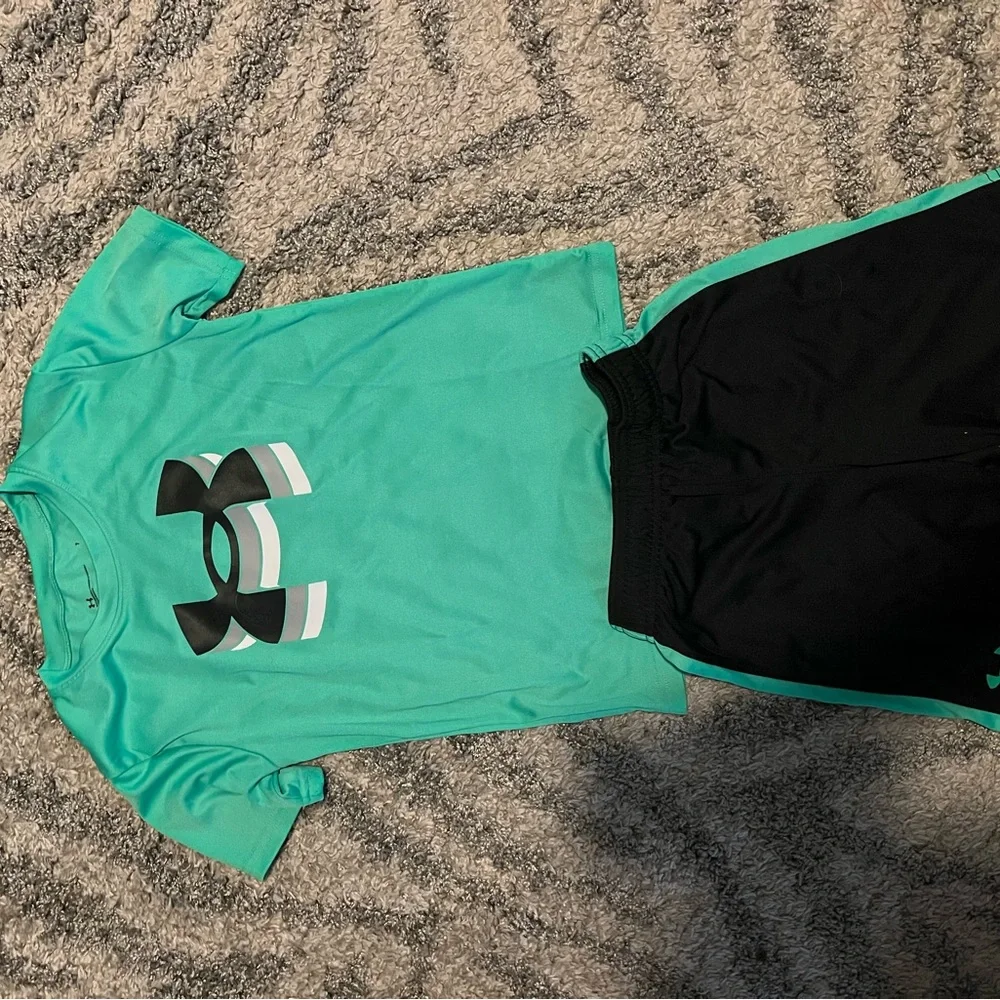 Boys under armour set size 7 (shorts and athletic tshirt) - Picture 3 of 3